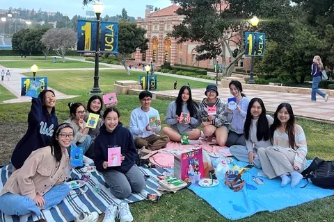 UCLA Nursing students gathered at an APINSSA event on campus