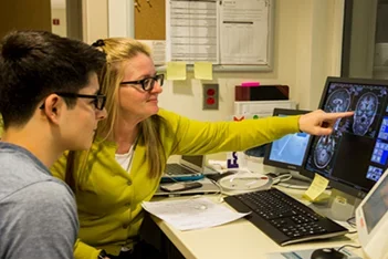 Nancy Pike reviewing a brain scan with a student