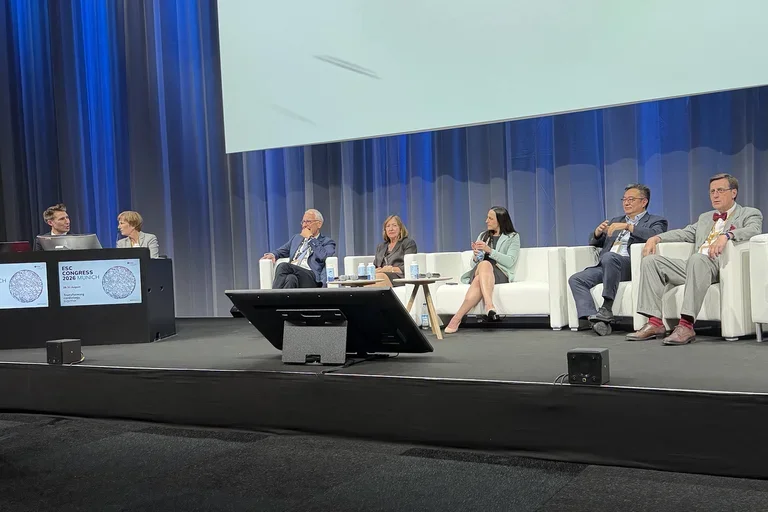 7 panelists on stage at the ESC Congress in Munich during the UDMI question and answer session.