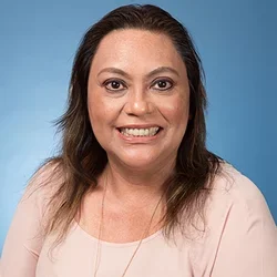 Woman wearing a beige shirt